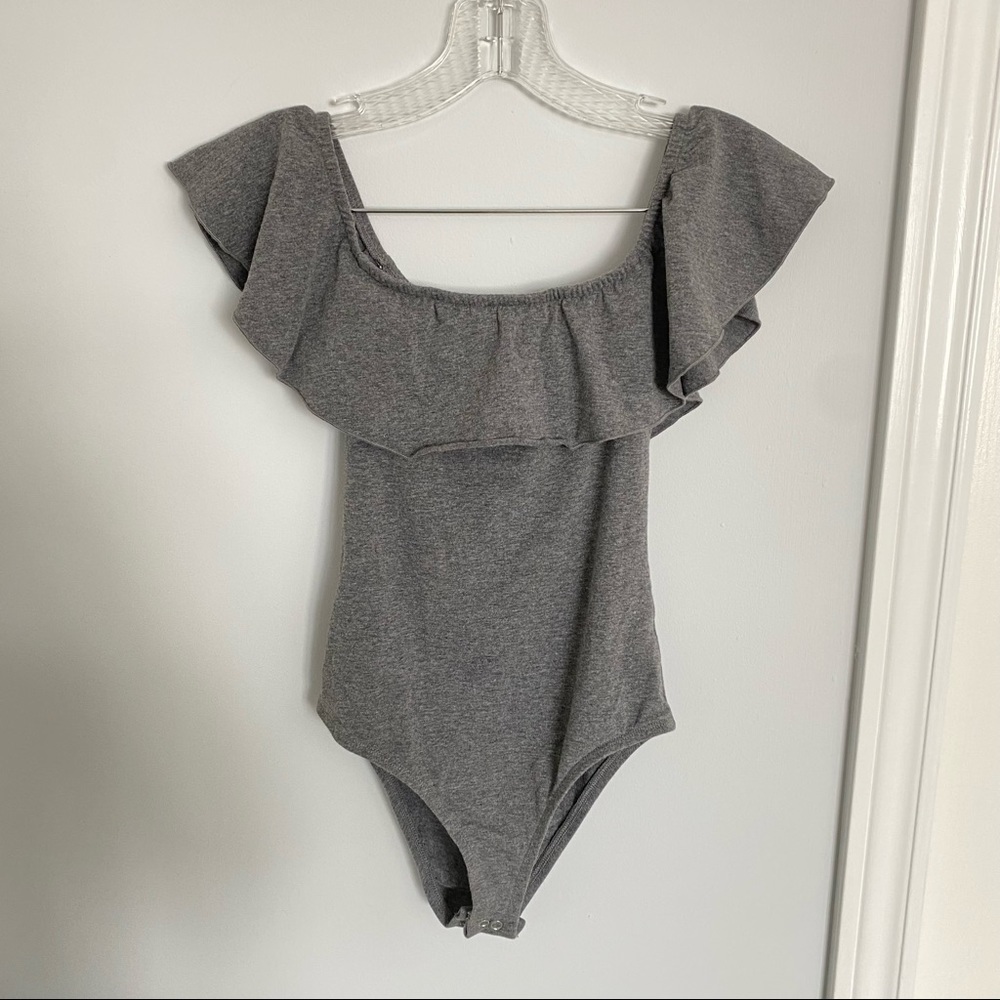 ⛄️ Bluenotes Grey Off-Shoulder Bodysuit​​​​​